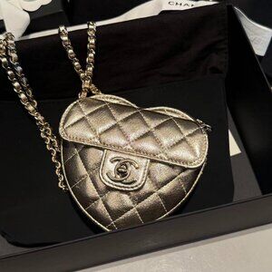 Classic CHANEL Bag: A Stylish and Versatile Choice for Elegance